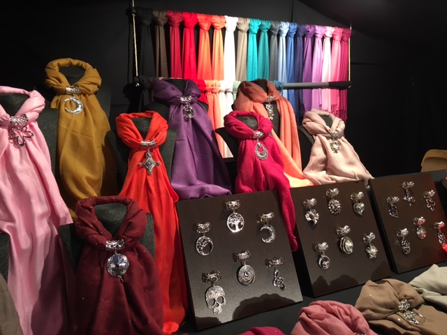 Bijoux pour écharpes